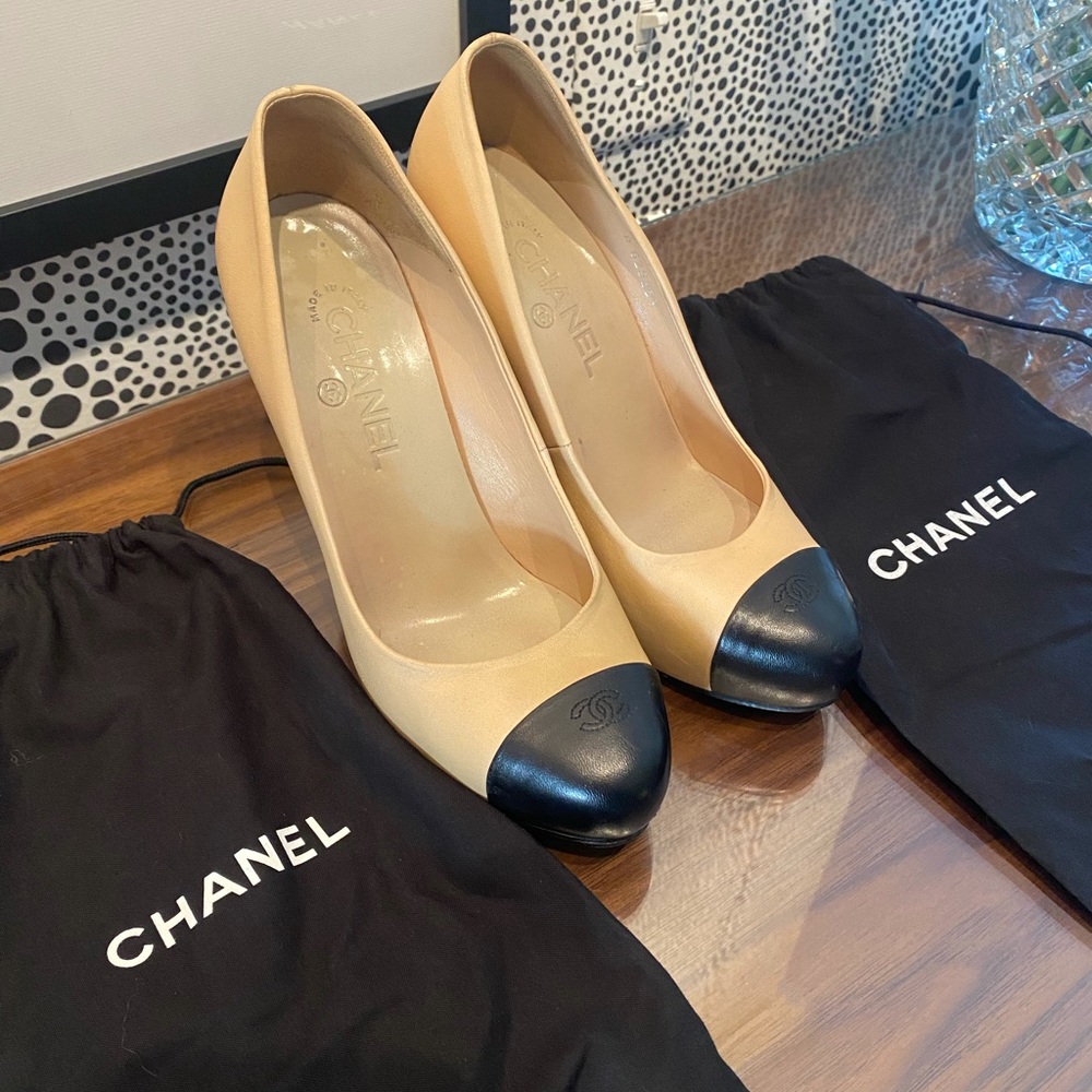 Gorgeous Chanel Nude and Black Pumps